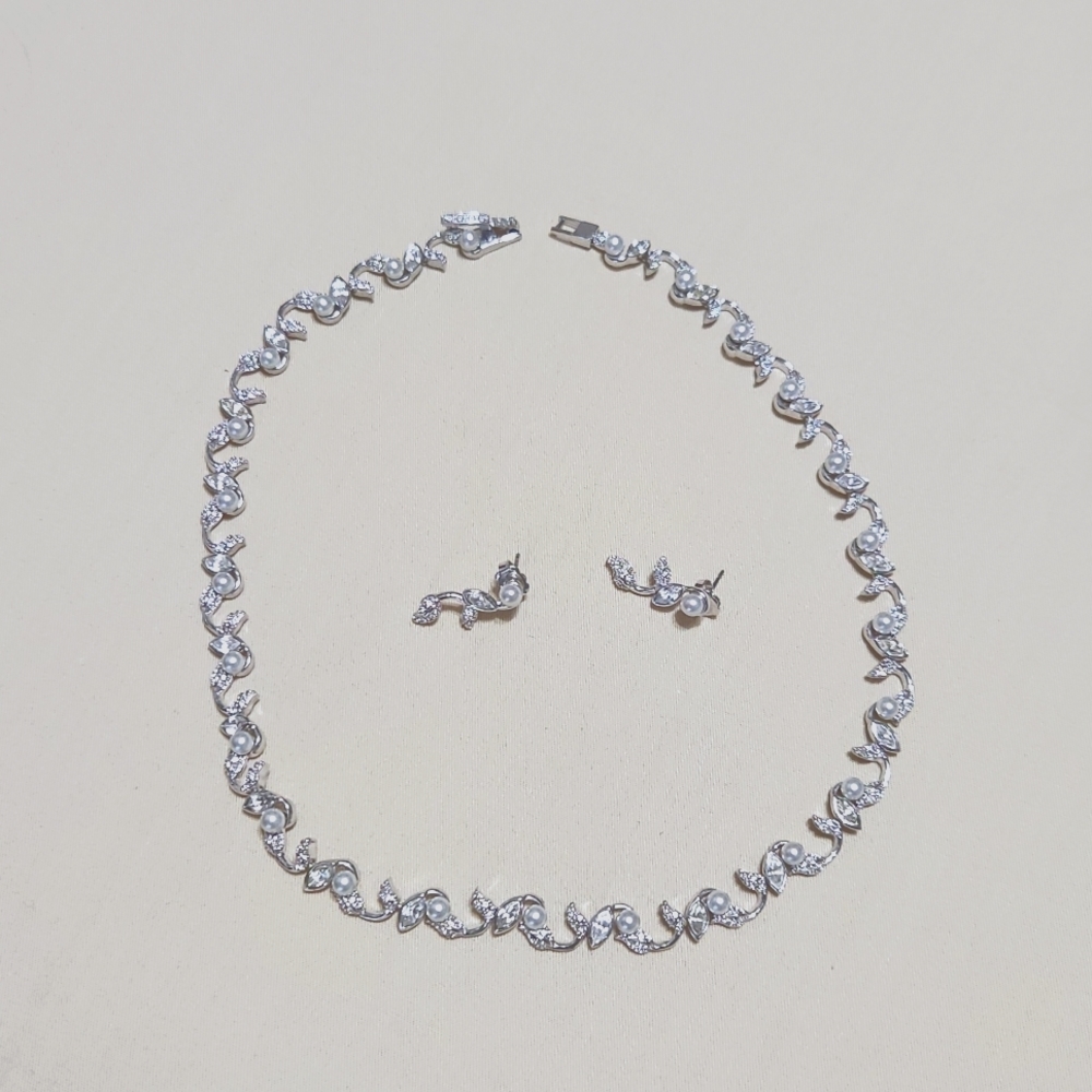 Necklace and Earings Set